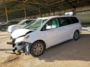 Toyota Sienna XLE 3.5L 6 2011