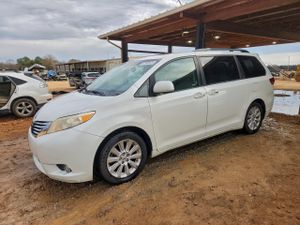 Toyota Sienna XLE 3.5L 6 2011
