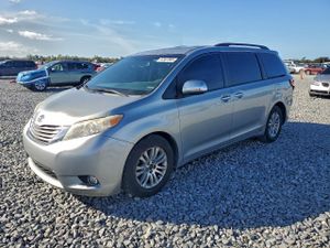 Toyota Sienna XLE 3.5L 6 2015