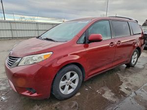 Toyota Sienna LE 3.5L 6 2011