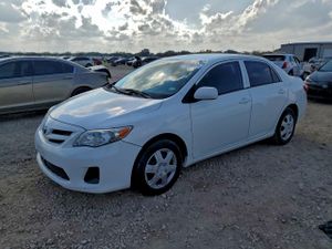 Toyota Corolla BASE 1.8L 4 2013