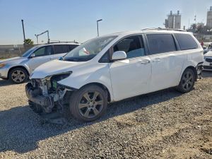 Toyota Sienna SPORT 3.5L 6 2015