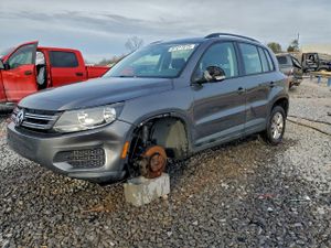 Volkswagen Tiguan S 2.0L 4 2015