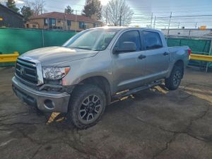 Toyota Tundra CREWMAX SR5 5.7L 8 2013
