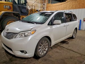 Toyota Sienna XLE 3.5L 6 2011