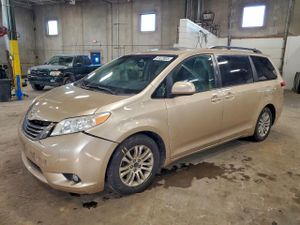 Toyota Sienna XLE 3.5L 6 2011