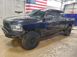 RAM 1500 ST 5.7L 8 2015
