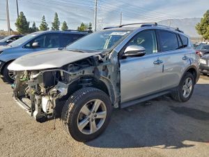 Toyota Rav4 XLE 2.5L 4 2014