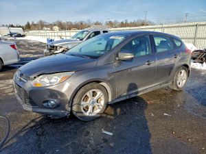 Ford Focus SE 2.0L 4 2012