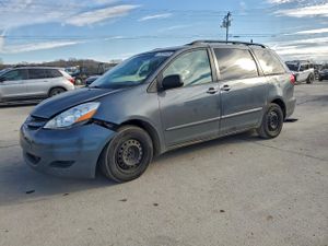 Toyota Sienna CE 3.5L 6 2010