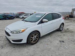 Ford Focus SE 2.0L 4 2015
