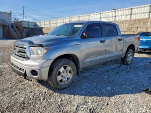 Toyota Tundra CREWMAX SR5 5.7L 8 2013