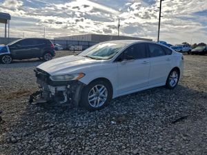 Ford Fusion SE 2.5L 4 2013