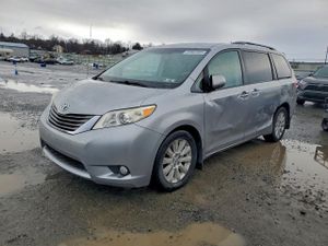 Toyota Sienna XLE 3.5L 6 2013