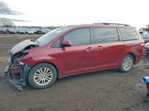 Toyota Sienna XLE 3.5L 6 2011
