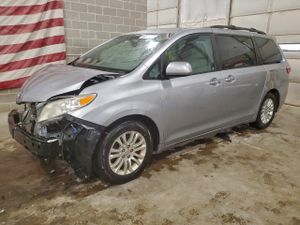 Toyota Sienna XLE 3.5L 6 2015
