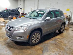 Volkswagen Tiguan S 2.0L 4 2011
