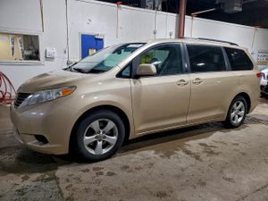 Toyota Sienna LE 3.5L 6 2011