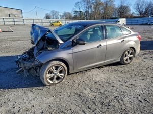 Ford Focus SE 2.0L 4 2014