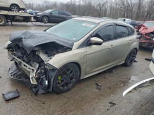 Ford Focus SE 2.0L 4 2015