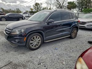 Volkswagen Tiguan S 2.0L 4 2015