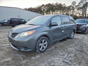 Toyota Sienna LE 3.5L 6 2011