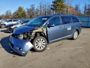Toyota Sienna XLE 3.5L 6 2015
