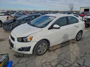 Chevrolet Aveo (Sonic) LS 1.8L 4 2015