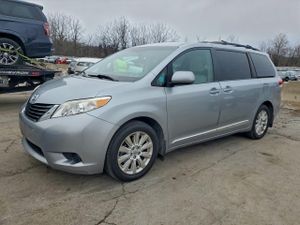 Toyota Sienna LE 3.5L 6 2014