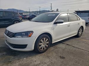 Volkswagen Passat S 2.5L 5 2013