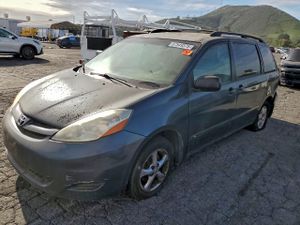 Toyota Sienna CE 3.5L 6 2010
