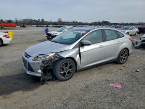 Ford Focus SE 2.0L 4 2014