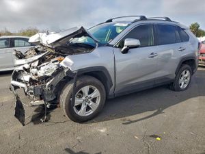 Toyota Rav4 XLE 2.5L 4 2020
