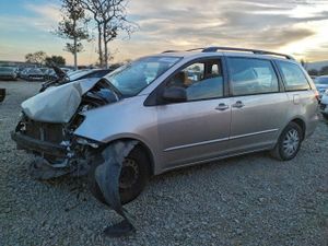 Toyota Sienna CE 3.3L 6 2005