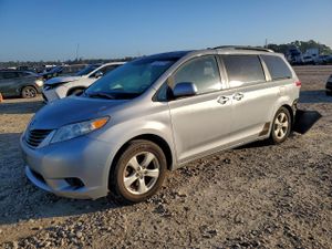 Toyota Sienna LE 3.5L 6 2011