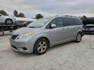 Toyota Sienna LE 3.5L 6 2011