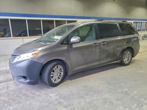 Toyota Sienna XLE 3.5L 6 2015