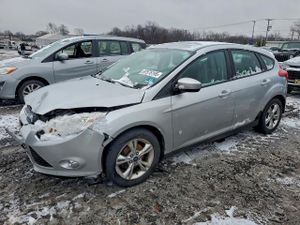 Ford Focus SE 2.0L 4 2012