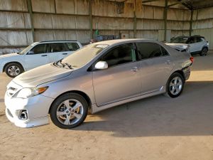 Toyota Corolla BASE 1.8L 4 2013
