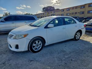 Toyota Corolla BASE 1.8L 4 2013
