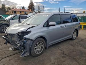 Toyota Sienna XLE 3.5L 6 2014