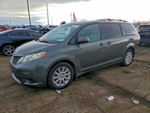 Toyota Sienna LE 3.5L 6 2011