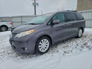 Toyota Sienna XLE 3.5L 6 2011