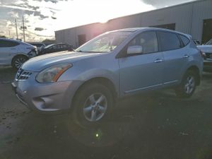 Nissan Rogue S 2.5L 4 2013