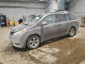 Toyota Sienna LE 3.5L 6 2014