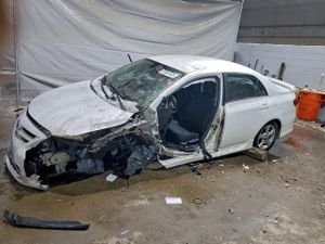 Toyota Corolla BASE 1.8L 4 2013