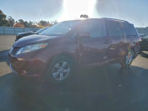 Toyota Sienna LE 3.5L 6 2013