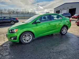 Chevrolet Aveo (Sonic) LT 1.4L 4 2015
