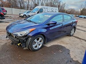 Hyundai Elantra GLS 1.8L 4 2013