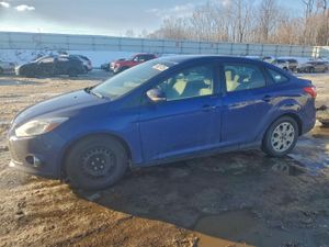 Ford Focus SE 2.0L 4 2012